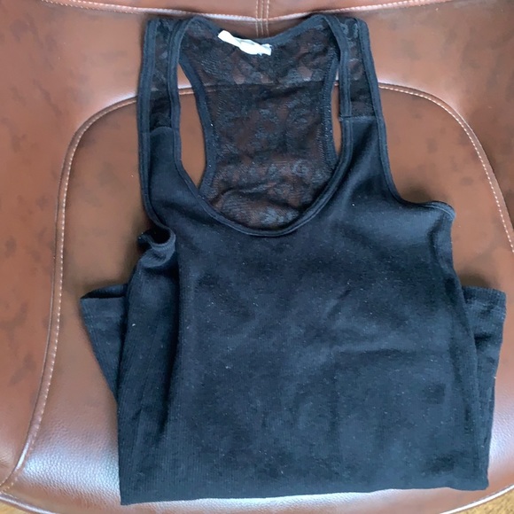 FOREVER 21 black sleeveless tee. Lace detail on the back. Size S. - Picture 3 of 7
